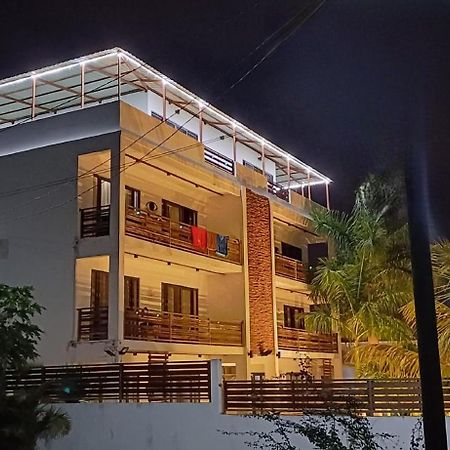 Le Binome Aparthotel Grand Baie Exterior foto